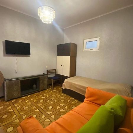 Дом 8 Apartment Tbilisi Ngoại thất bức ảnh